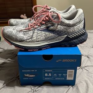 Brooks Adrenaline GTS 21 Like New
